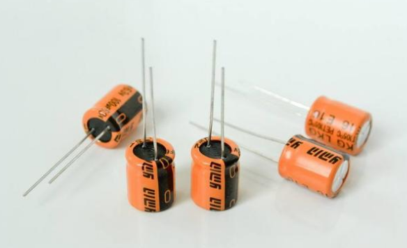 「NIPPON CHEMI-CON」電解電容極性接錯會爆炸，如何避免？